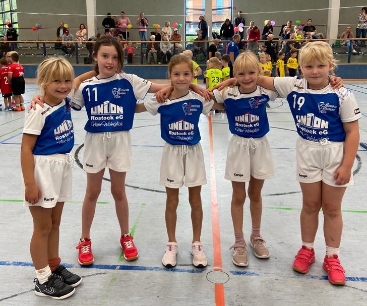 Jüngste Handballerinnen mit erstem Auftritt